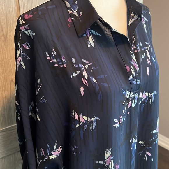 3 for $20 💜 REITMANS Blouse - Picture 2 of 6